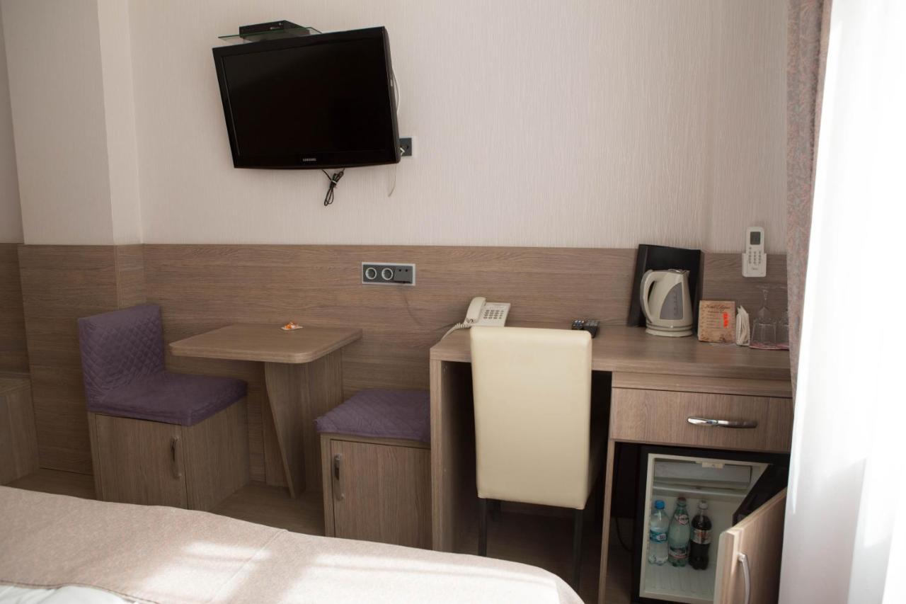 Mini Elegant Hotel เคียฟ ภายนอก รูปภาพ