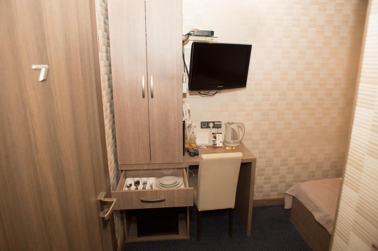 Mini Elegant Hotel เคียฟ ภายนอก รูปภาพ