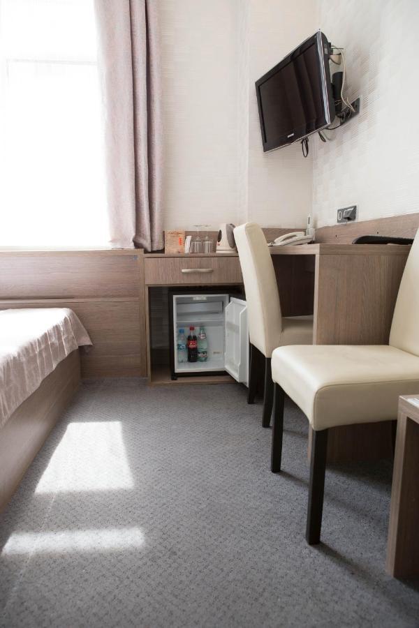 Mini Elegant Hotel เคียฟ ภายนอก รูปภาพ