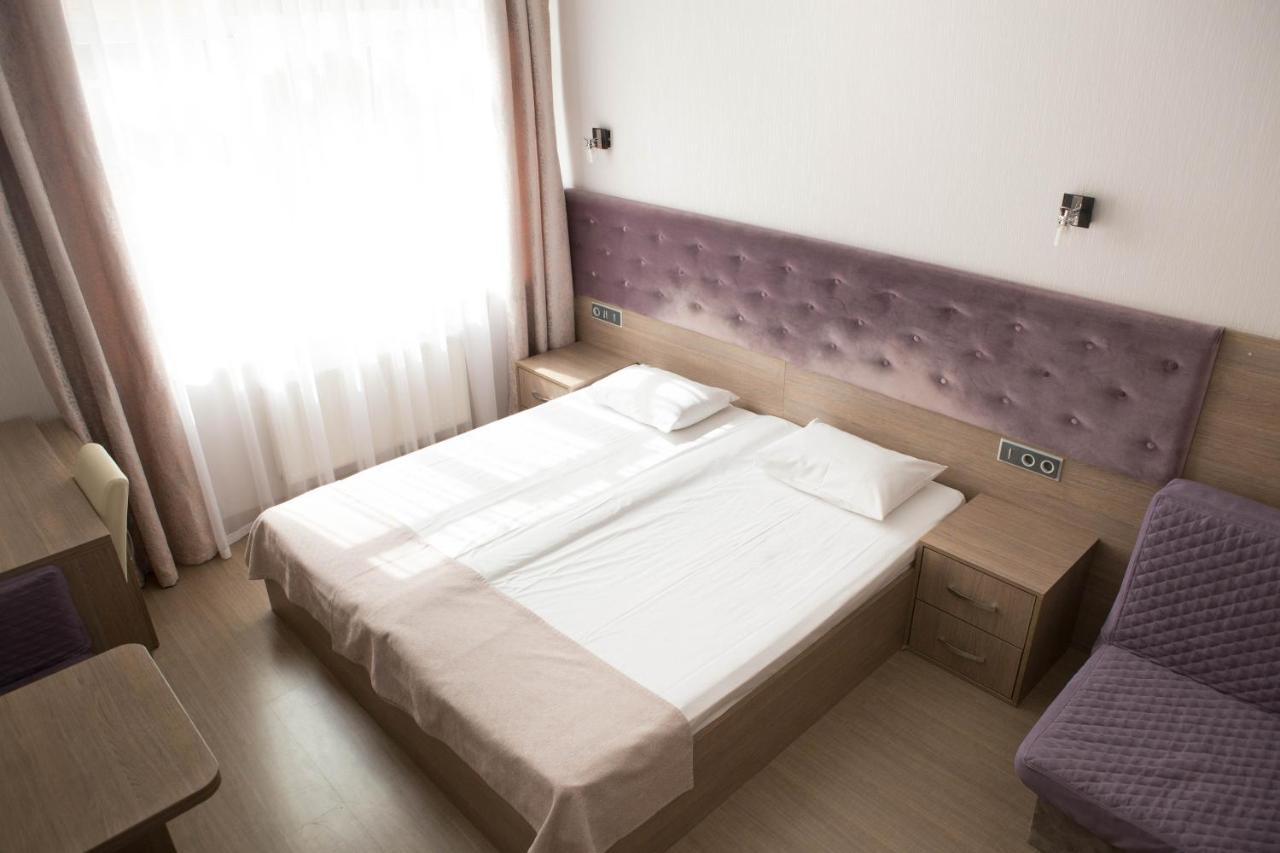Mini Elegant Hotel เคียฟ ภายนอก รูปภาพ