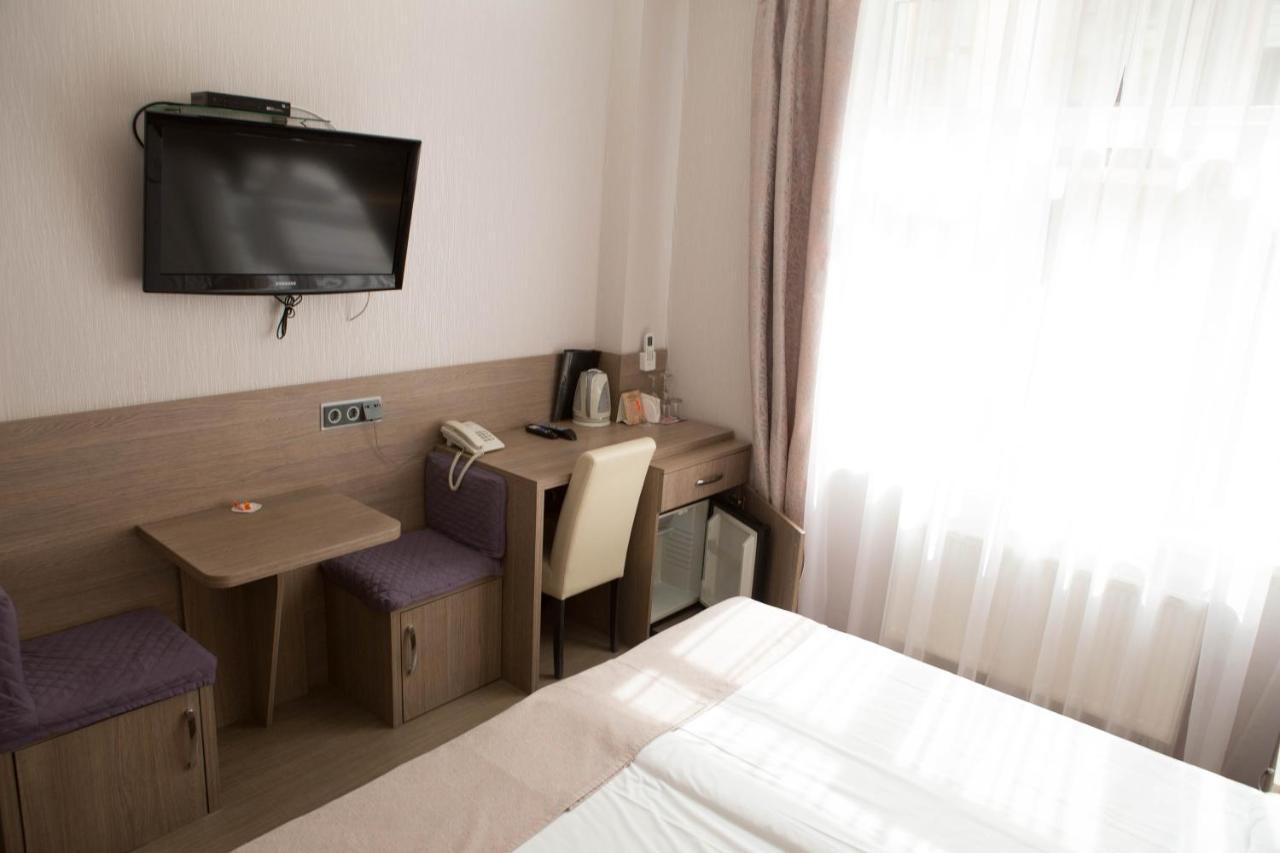 Mini Elegant Hotel เคียฟ ภายนอก รูปภาพ